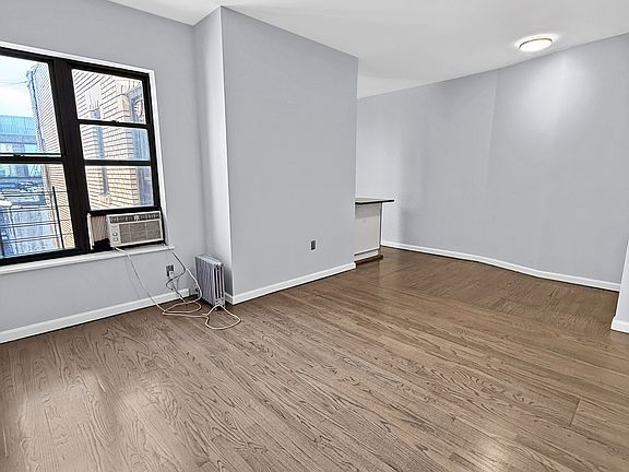 5th image of 511 W 186th St APT E4