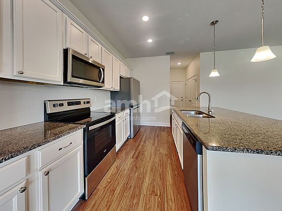 3rd image of 913 Walden Pond Dr
