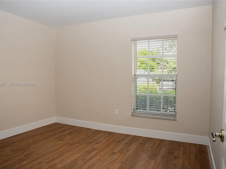 11252 NW 58th Ter — Photo 10