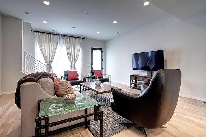 W Conejos Pl — Photo 11