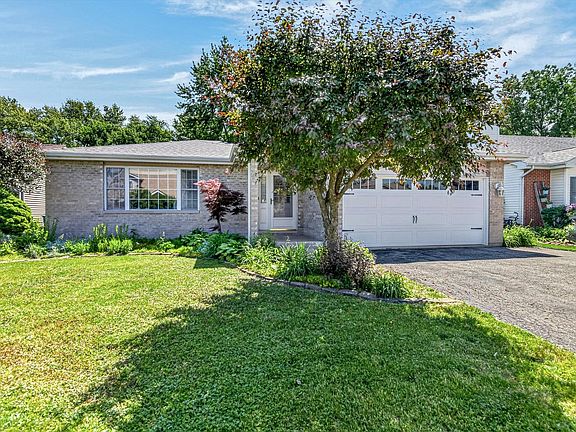 2nd image of 3013 Sandy Ridge Dr