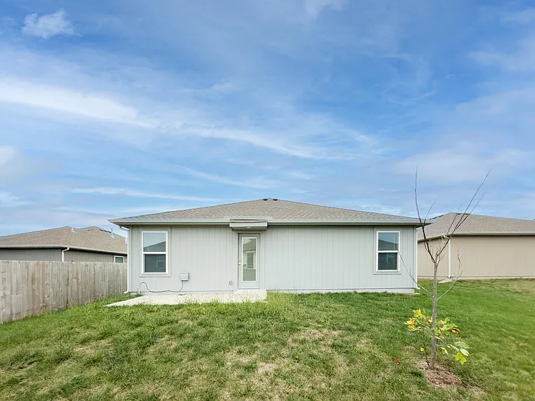 622 N Pecan St — Photo 23