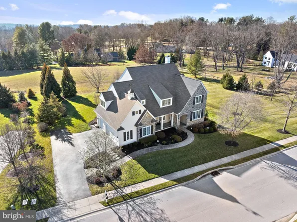 8 Andover Ln, Glen Mills, PA 19342