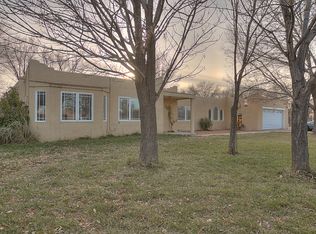 139 Los Manzanos Rd, Corrales, NM 87048