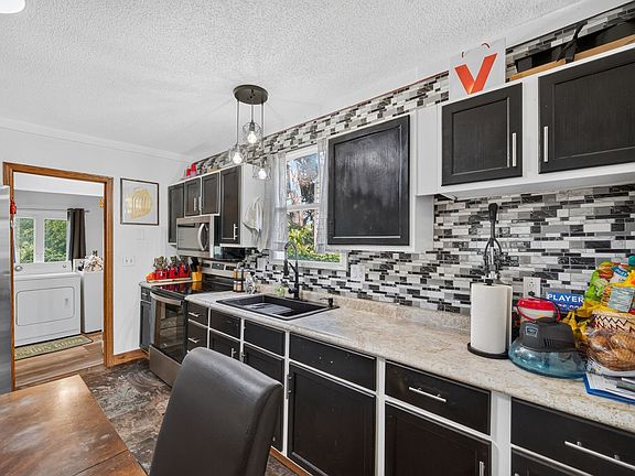 15th image of 148 E Sheridan Ave