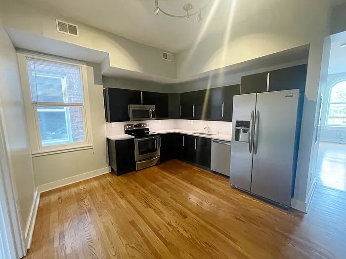 1 bed, 1.0 bath, $1,395 — Photo 3