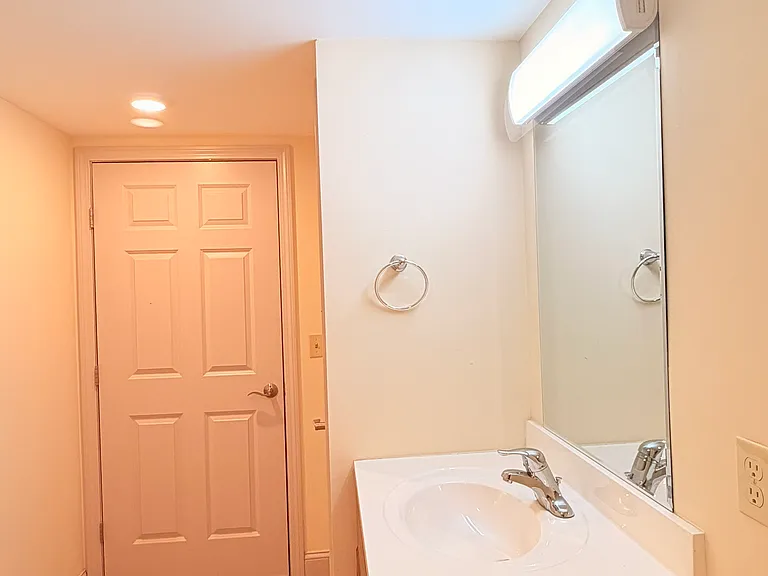 191 College St #203 — Photo 34