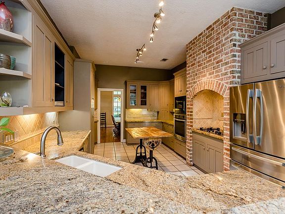 5th image of 2027 Weatherby Ln