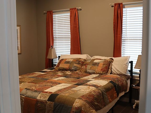3rd image of 912 Dawson St APT 200