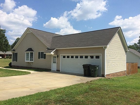 Side view with Garage