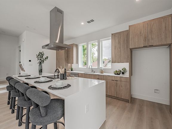 4th image of 2523 Hondo Ave #102