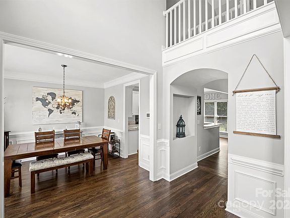 5th image of 5079 Cramer Woods Dr