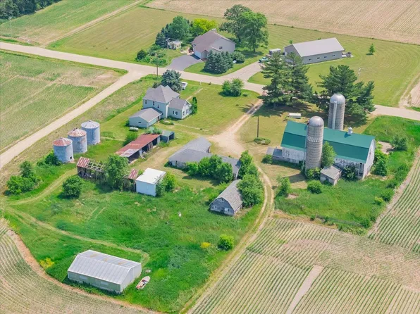 N7865 Sandy Hook Rd, Brooklyn, WI 53521