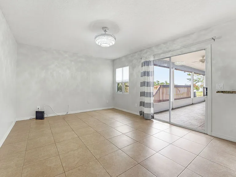 2366 SW Alminar St #1 — Photo 8