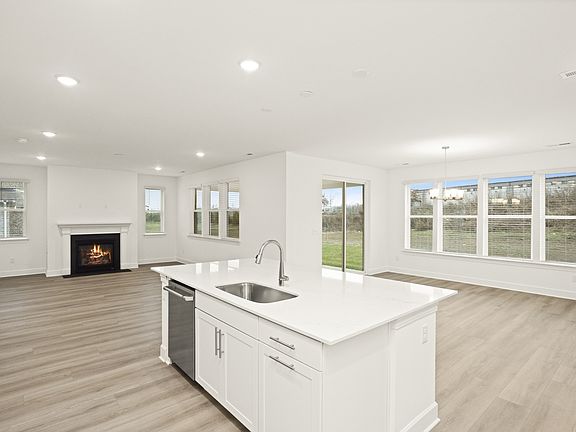 3rd image of 111 E Hill St
