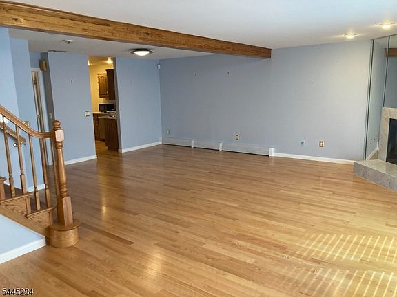 5th image of 675 Raritan Rd #10