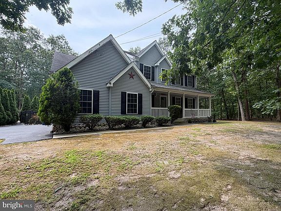 3rd image of 1400 Strawberry St