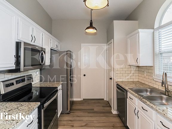 5th image of 1026 Palomino Dr