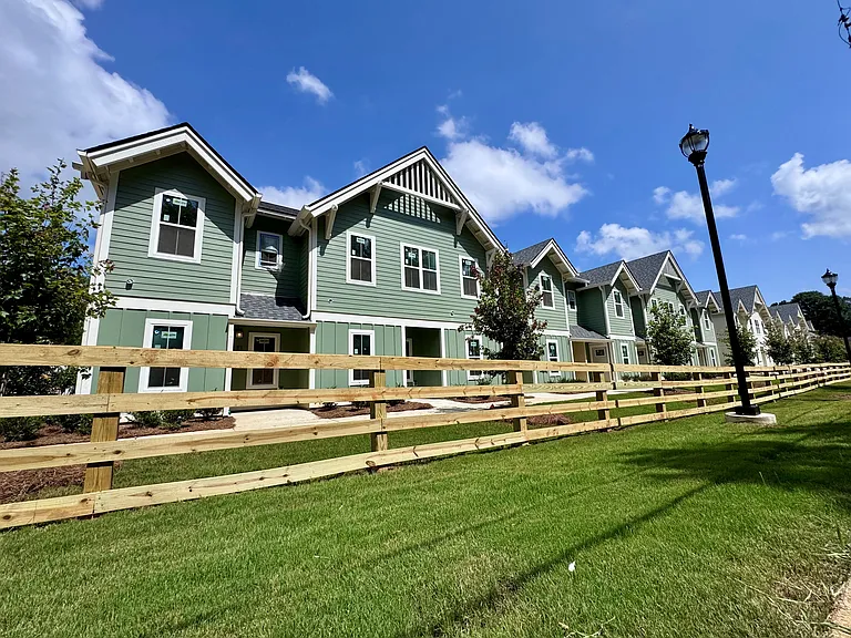 Ashland Park Townhomes — Photo 20