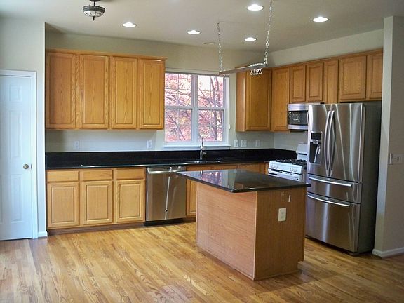 3rd image of 4100 Hazelwood Ct
