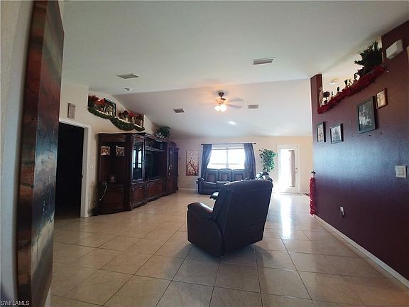 5th image of 410 NW 9th Ter