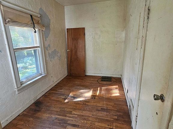 5th image of 502 Regent St