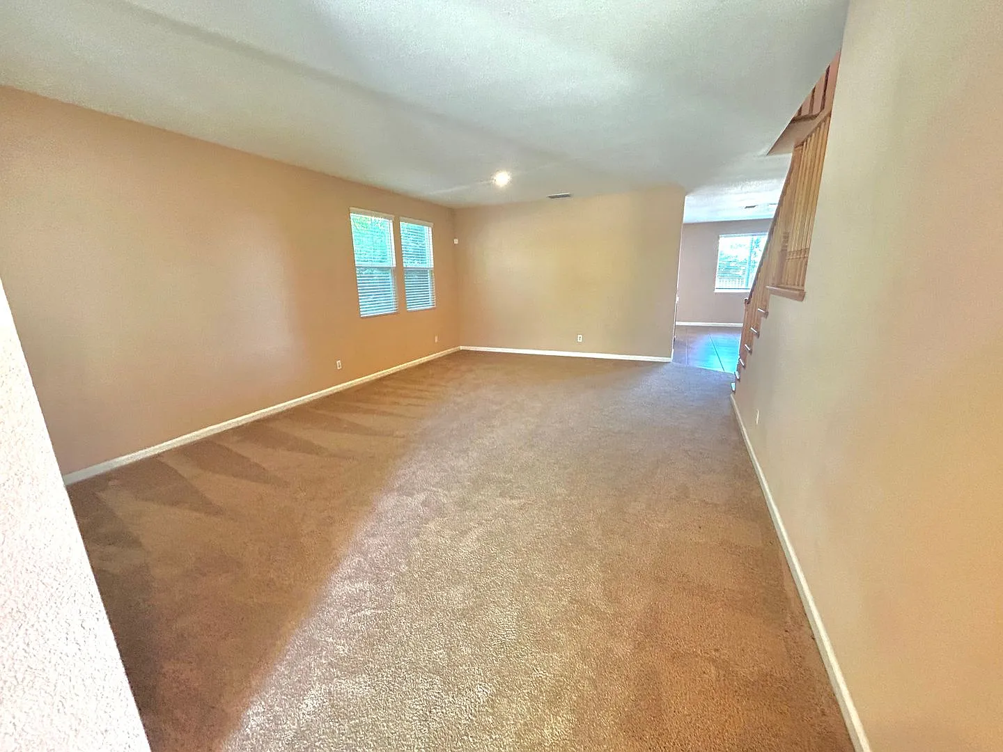 Lease Today ! Available 5 Bedroom! Great Location! — Photo 2
