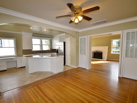 3rd image of 680 Broadmoor Blvd