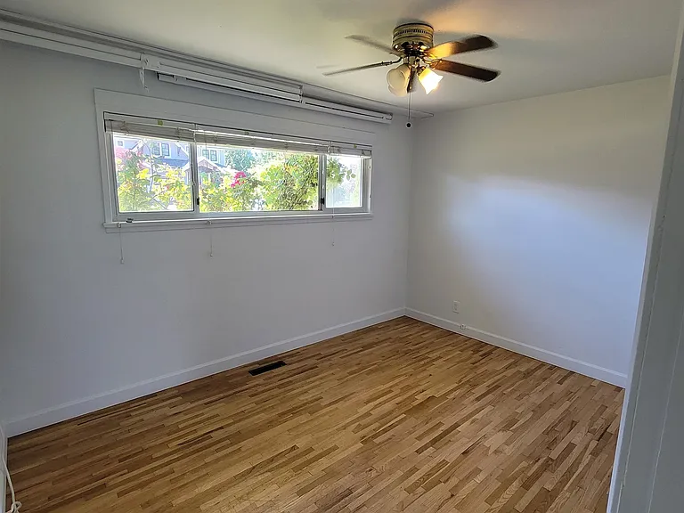 15439 Oxenham Ave — Photo 6