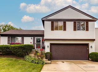 219 Augusta Dr, Vernon Hills, IL