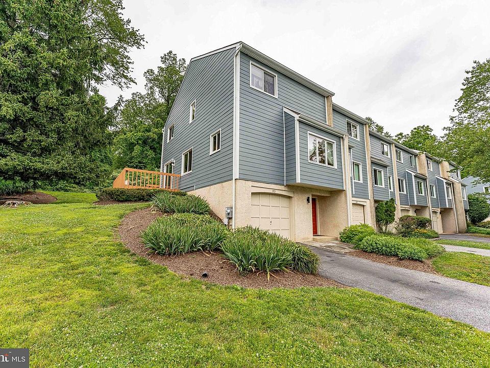 1st image of 301 S Point Dr