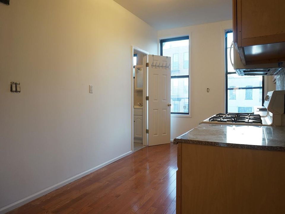 2nd image of 212 N 8th St APT 3R