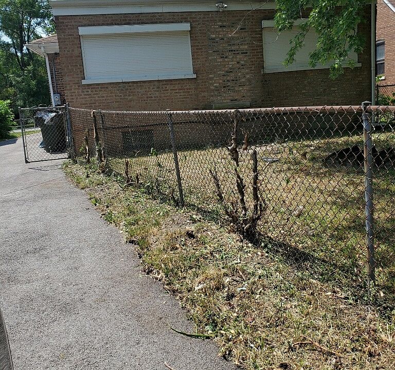 2nd image of 208 E 142nd St S