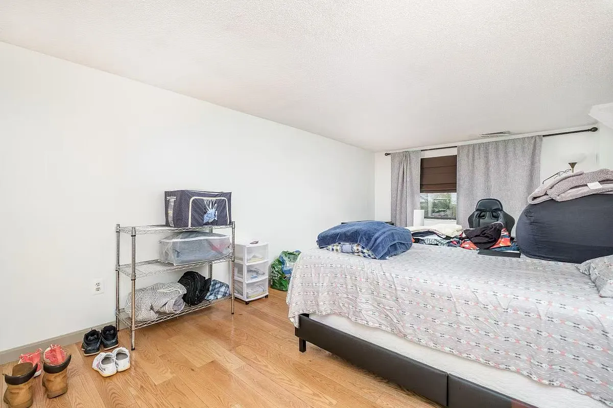 Building Photo - 8 9th St #113