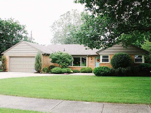 3rd image of 704 N Coquillard Dr