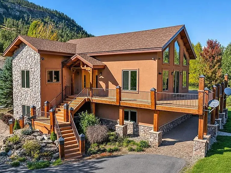 300 Animas Springs Rd — Photo 1