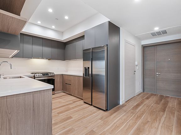 4th image of 1444 Rexford Dr #301
