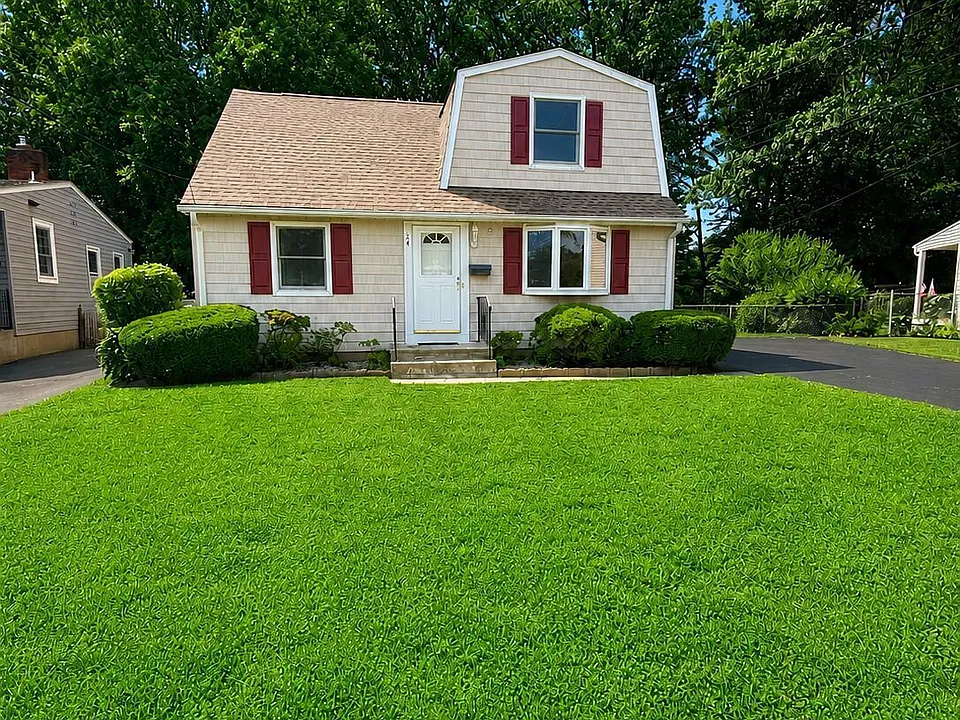 54 Longwood Dr