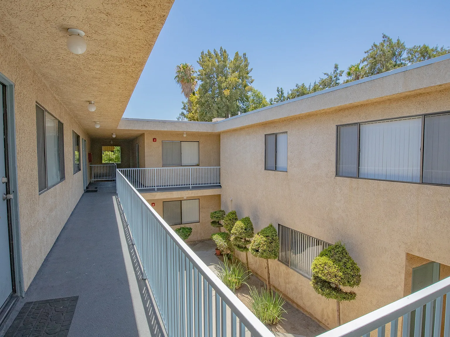 Jordan Apartments — Photo 2
