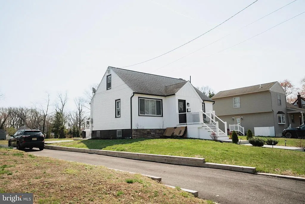 3 bed, 2.0 bath, 1471 sqft, $3,000 — Photo 2