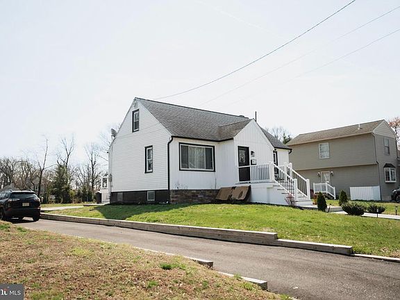 2nd image of 70 Sartori Ave