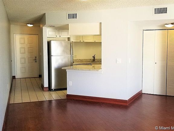 3rd image of 8215 Lake Dr APT B505