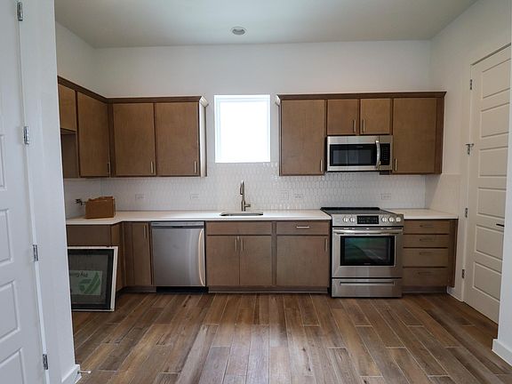 4th image of 1735 W Gramercy Pl #110