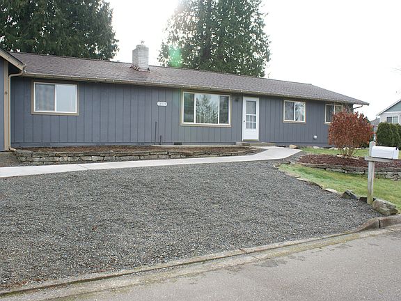 gravel detail in front