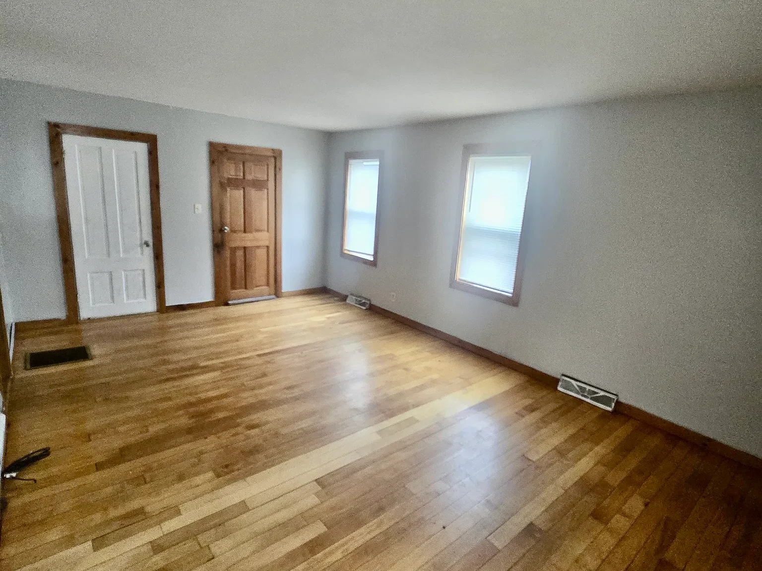 3 bed, 1144 sqft, $1,900 — Photo 2