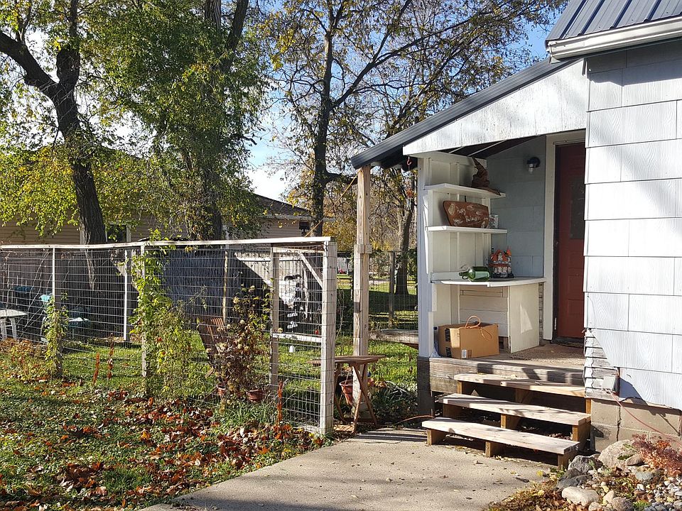 2nd image of 104 9th St