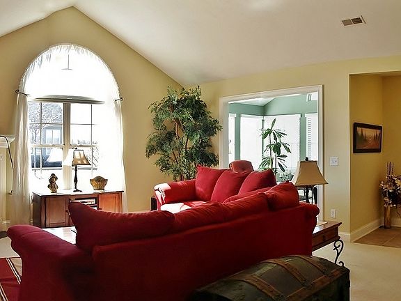3rd image of 2830 Canterbury Cir #15-B