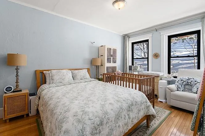 33 Westbourne Ter #4 — Photo 1