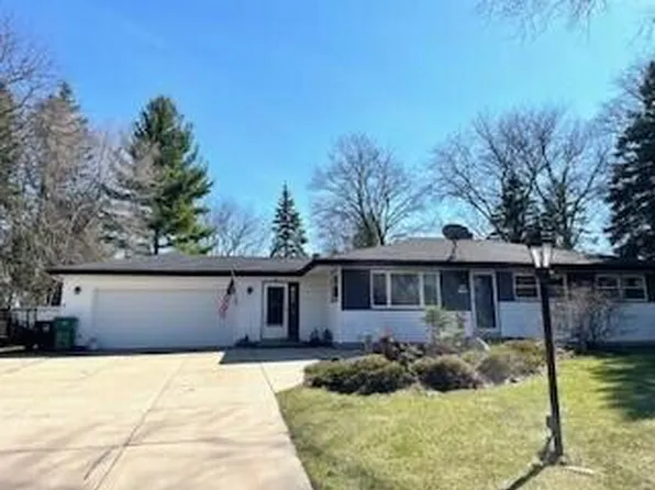 N51W15819 Fair Oak Parkway PARKWAY, Menomonee Falls, WI 53051