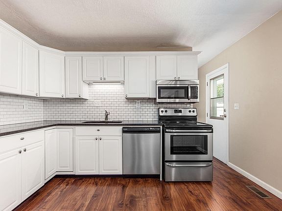 5th image of 180 Larrimer Ave